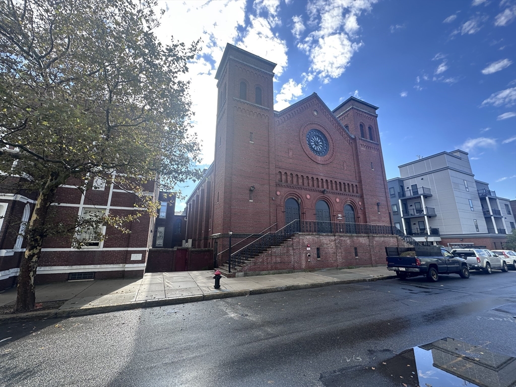 163 Chestnut St