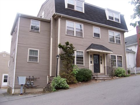 9 Hillside Avenue 4 Marblehead MA 01945