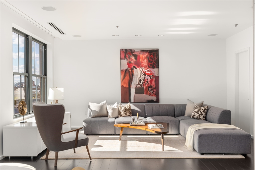 9 W Broadway 618