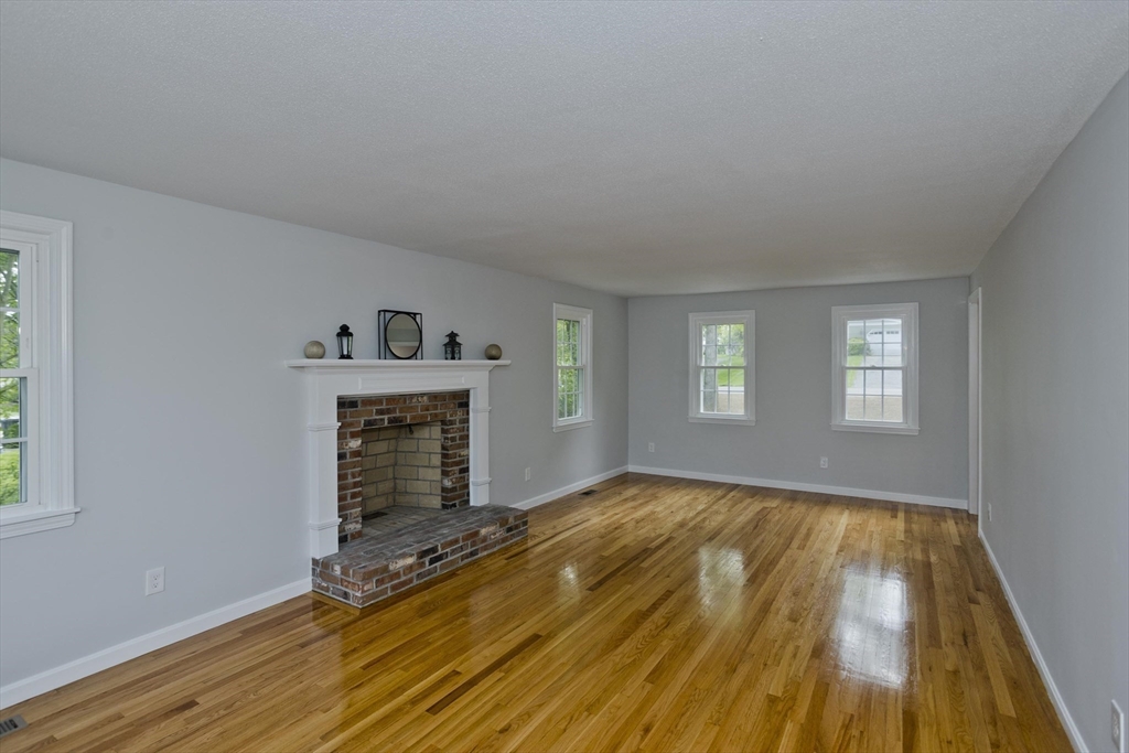 Wilbraham, Massachusetts 01095, United States, 5 Bedrooms Bedrooms, ,3 BathroomsBathrooms,Residential,Active,133765