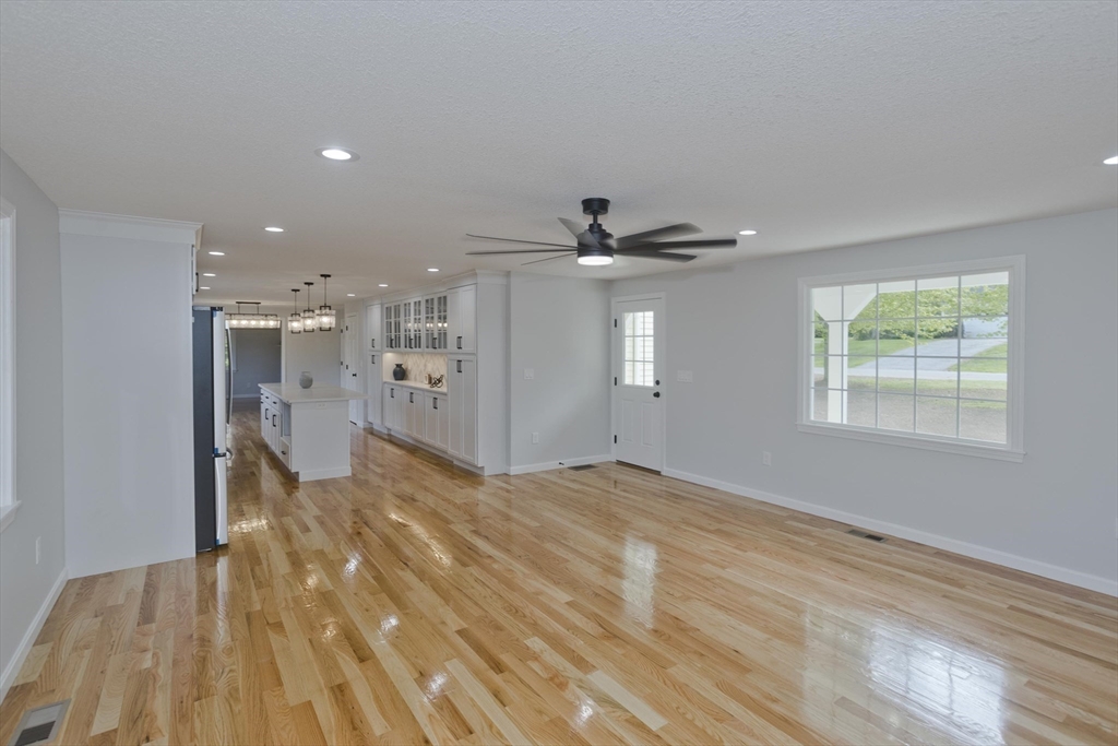 Wilbraham, Massachusetts 01095, United States, 5 Bedrooms Bedrooms, ,3 BathroomsBathrooms,Residential,Active,133765