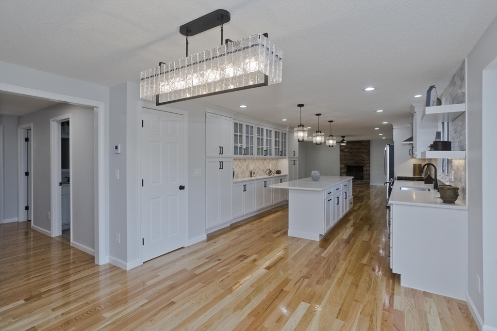 Wilbraham, Massachusetts 01095, United States, 5 Bedrooms Bedrooms, ,3 BathroomsBathrooms,Residential,Active,133765