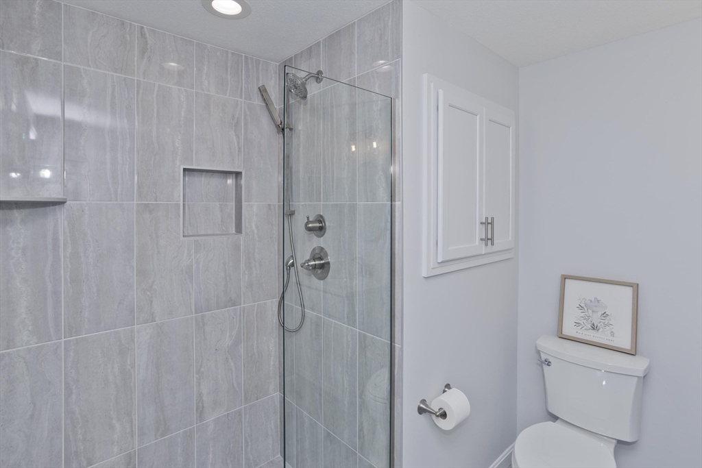 Wilbraham, Massachusetts 01095, United States, 5 Bedrooms Bedrooms, ,3 BathroomsBathrooms,Residential,Active,133765