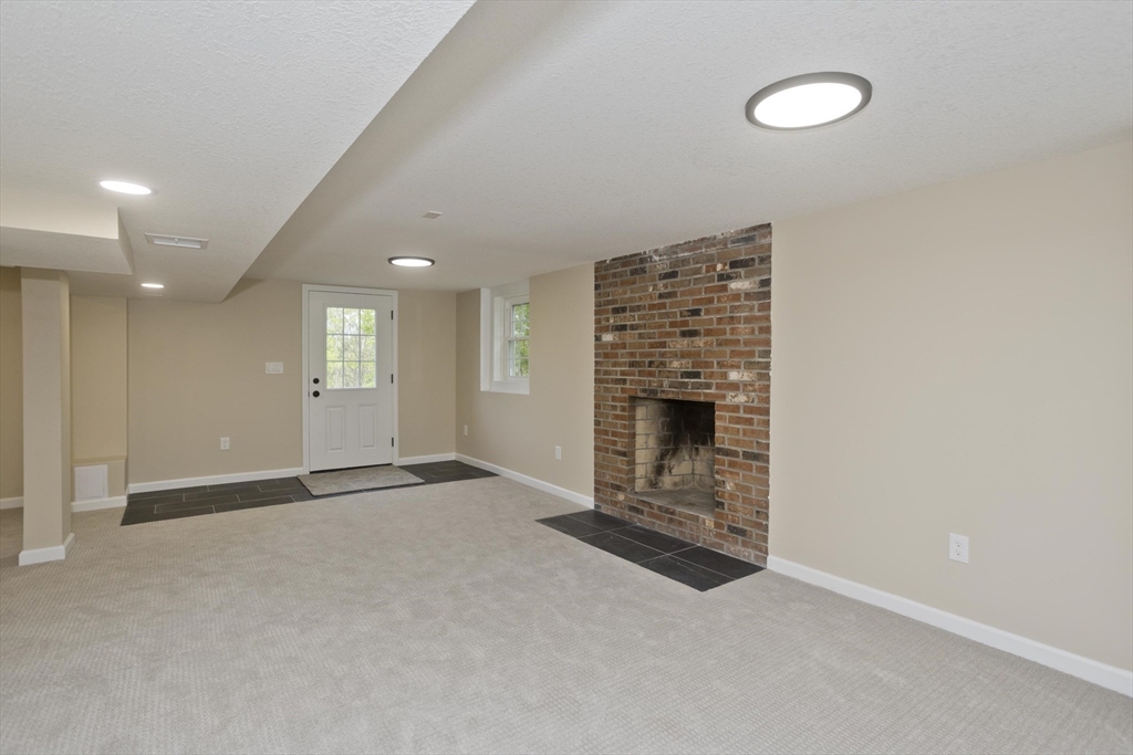 Wilbraham, Massachusetts 01095, United States, 5 Bedrooms Bedrooms, ,3 BathroomsBathrooms,Residential,Active,133765