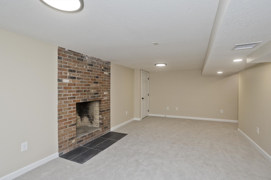 Wilbraham, Massachusetts 01095, United States, 5 Bedrooms Bedrooms, ,3 BathroomsBathrooms,Residential,Active,133765