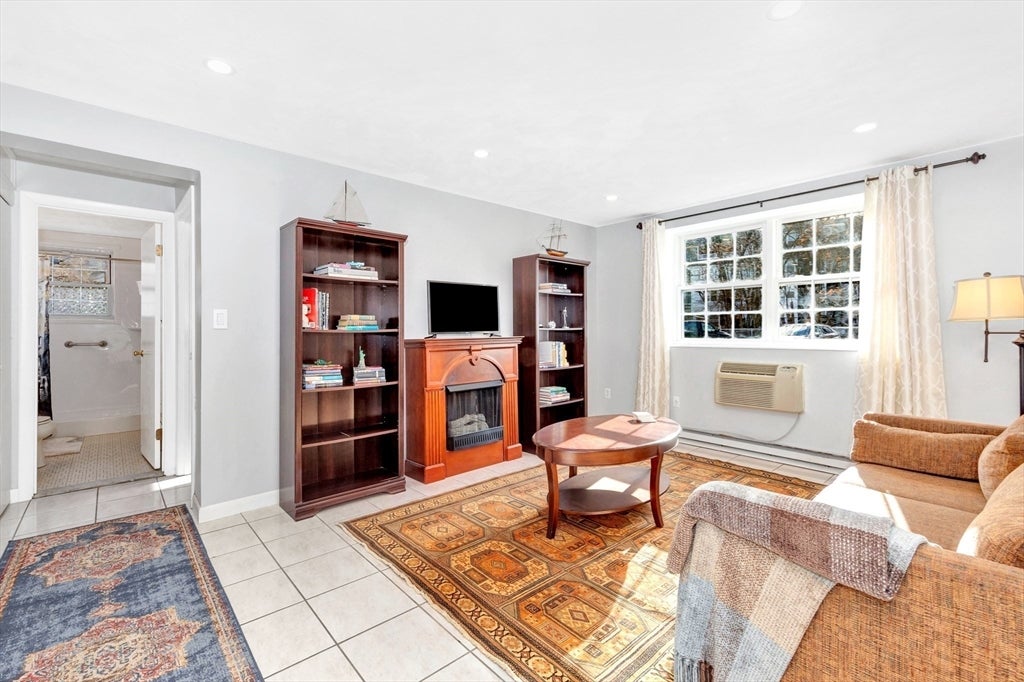 Photo of 7 Colonial Village Dr, Arlington, MA