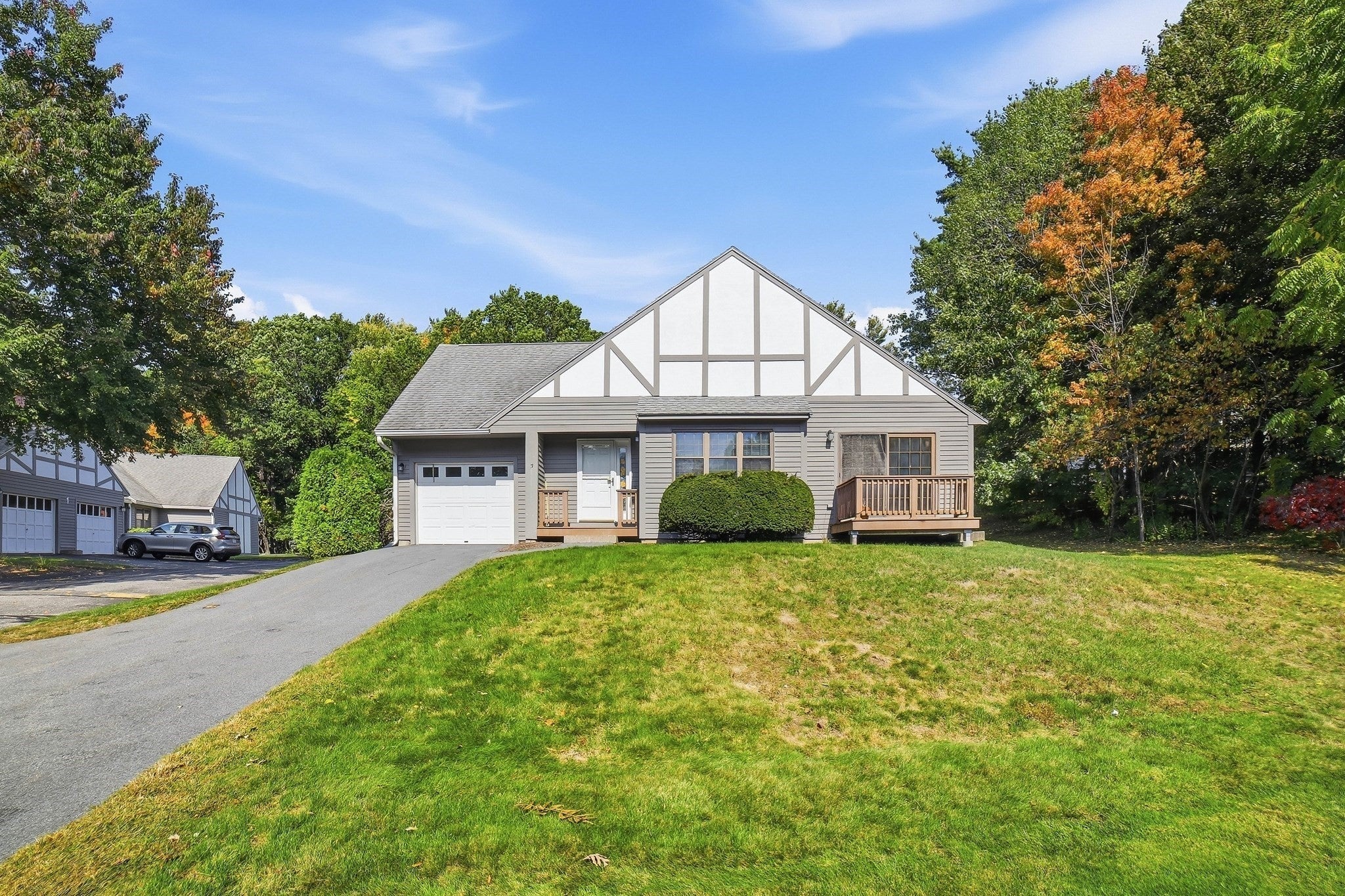 Photo of 2 Ladyslipper Ln, Auburn, MA