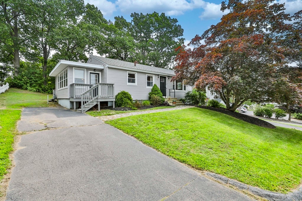 Click for 17 Robinson St, Fitchburg, MA slideshow