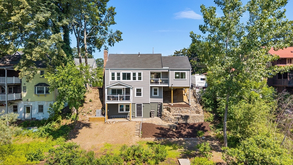 39 Raymond St