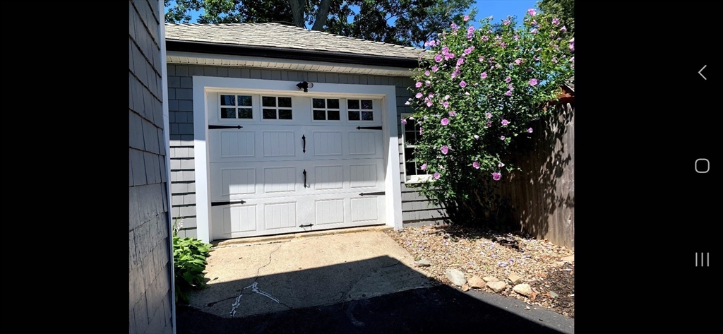 129 Greenvale Ave