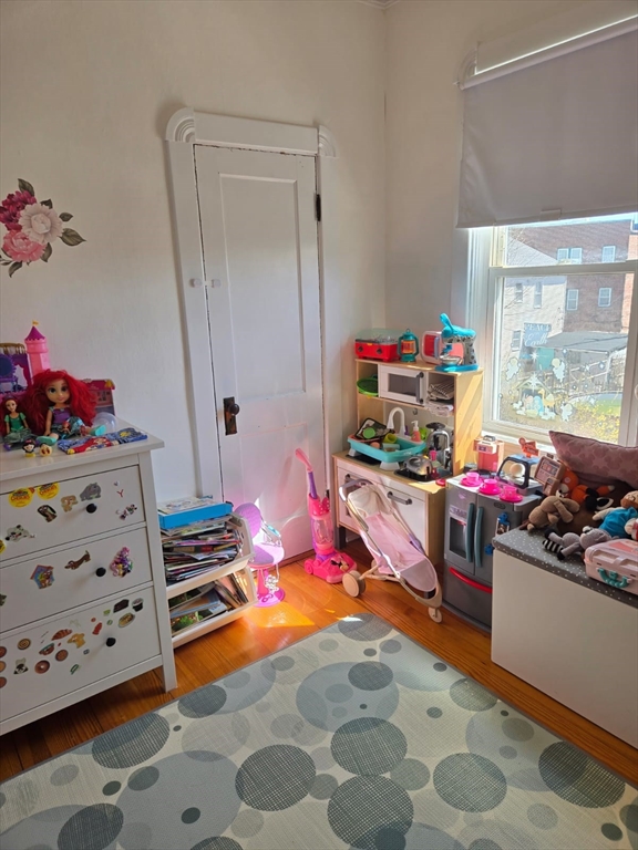 New Bedford, Massachusetts 02740, United States, 8 Bedrooms Bedrooms, ,3 BathroomsBathrooms,Residential,Pending,108333