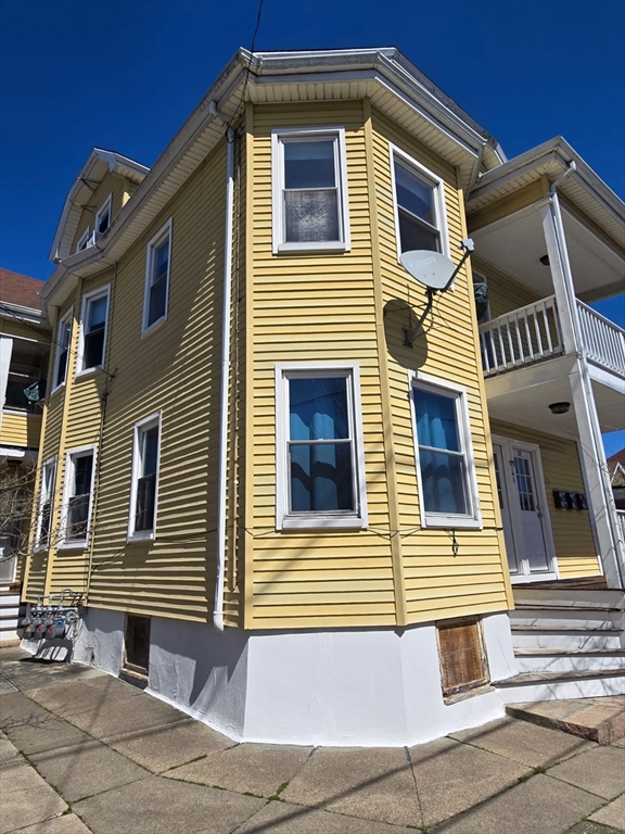 New Bedford, Massachusetts 02740, United States, 8 Bedrooms Bedrooms, ,3 BathroomsBathrooms,Residential,Pending,108333