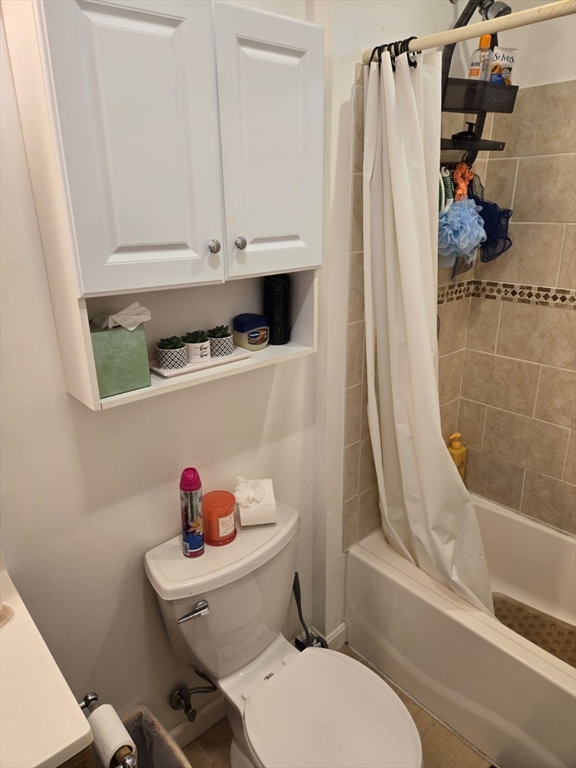 New Bedford, Massachusetts 02740, United States, 8 Bedrooms Bedrooms, ,3 BathroomsBathrooms,Residential,Pending,108333