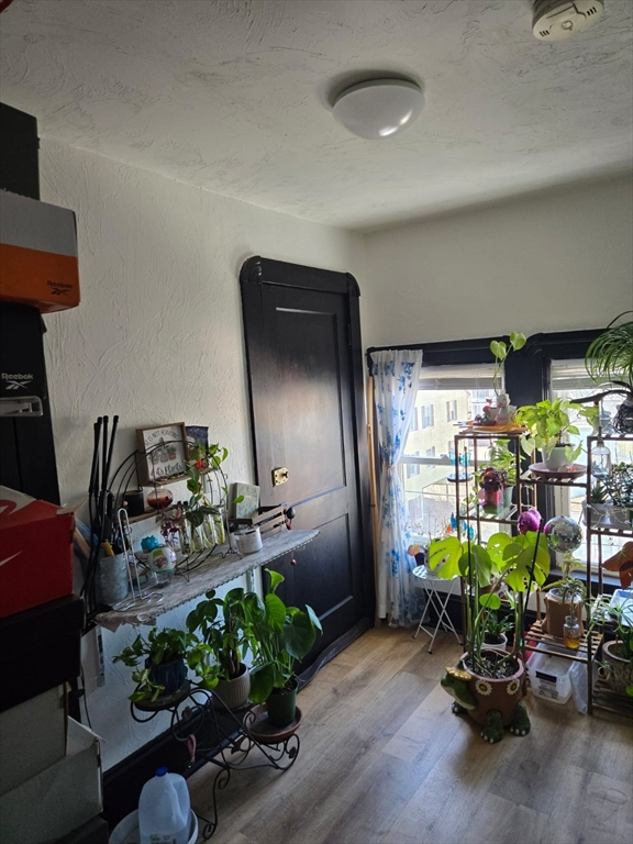 New Bedford, Massachusetts 02740, United States, 8 Bedrooms Bedrooms, ,3 BathroomsBathrooms,Residential,Pending,108333