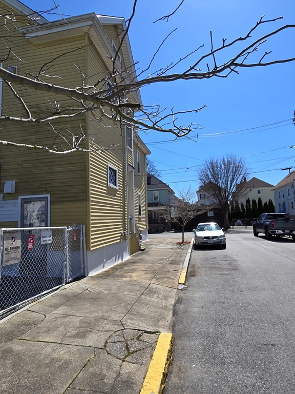 New Bedford, Massachusetts 02740, United States, 8 Bedrooms Bedrooms, ,3 BathroomsBathrooms,Residential,Pending,108333