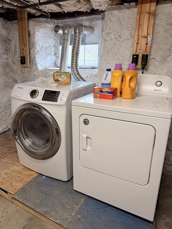 New Bedford, Massachusetts 02740, United States, 8 Bedrooms Bedrooms, ,3 BathroomsBathrooms,Residential,Pending,108333