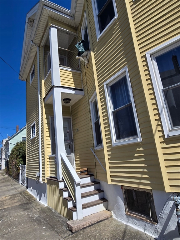 New Bedford, Massachusetts 02740, United States, 8 Bedrooms Bedrooms, ,3 BathroomsBathrooms,Residential,Pending,108333