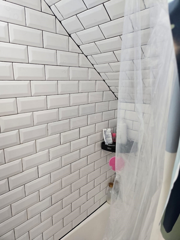 New Bedford, Massachusetts 02740, United States, 8 Bedrooms Bedrooms, ,3 BathroomsBathrooms,Residential,Pending,108333