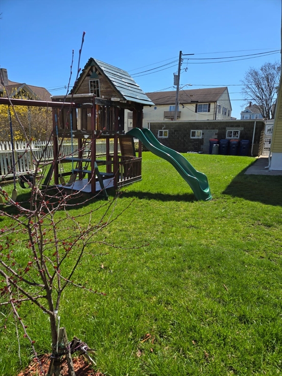 New Bedford, Massachusetts 02740, United States, 8 Bedrooms Bedrooms, ,3 BathroomsBathrooms,Residential,Pending,108333