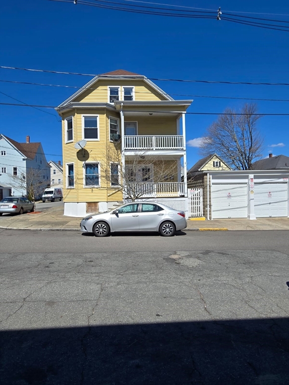 New Bedford, Massachusetts 02740, United States, 8 Bedrooms Bedrooms, ,3 BathroomsBathrooms,Residential,Pending,108333