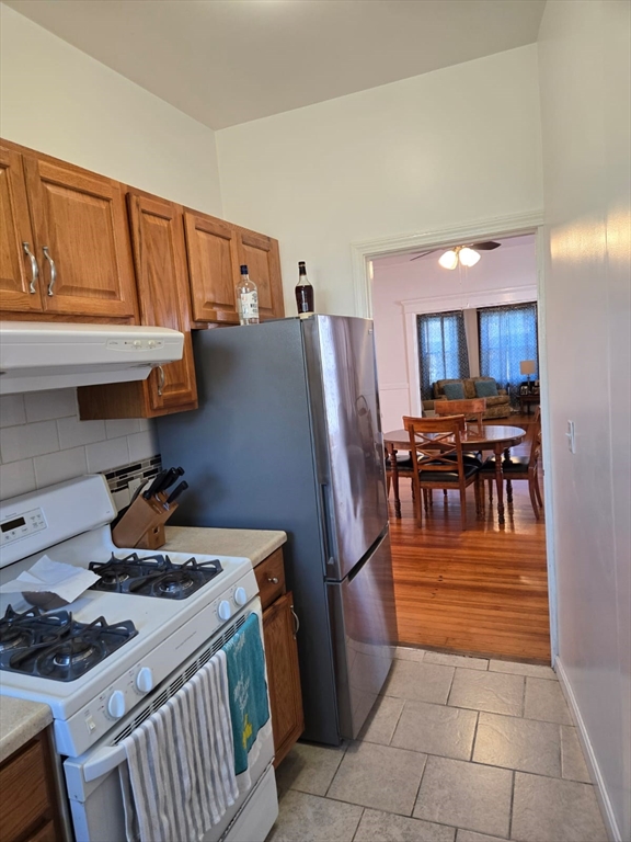 New Bedford, Massachusetts 02740, United States, 8 Bedrooms Bedrooms, ,3 BathroomsBathrooms,Residential,Pending,108333