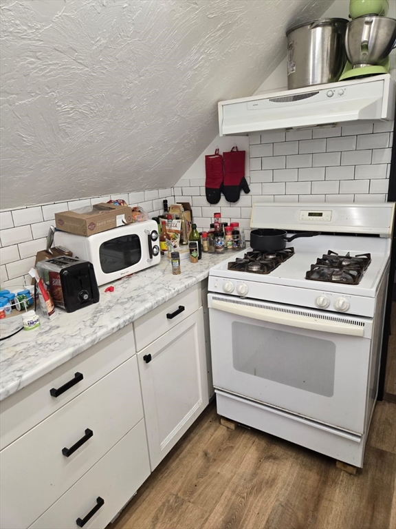 New Bedford, Massachusetts 02740, United States, 8 Bedrooms Bedrooms, ,3 BathroomsBathrooms,Residential,Pending,108333