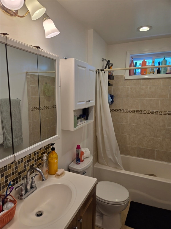 New Bedford, Massachusetts 02740, United States, 8 Bedrooms Bedrooms, ,3 BathroomsBathrooms,Residential,Pending,108333