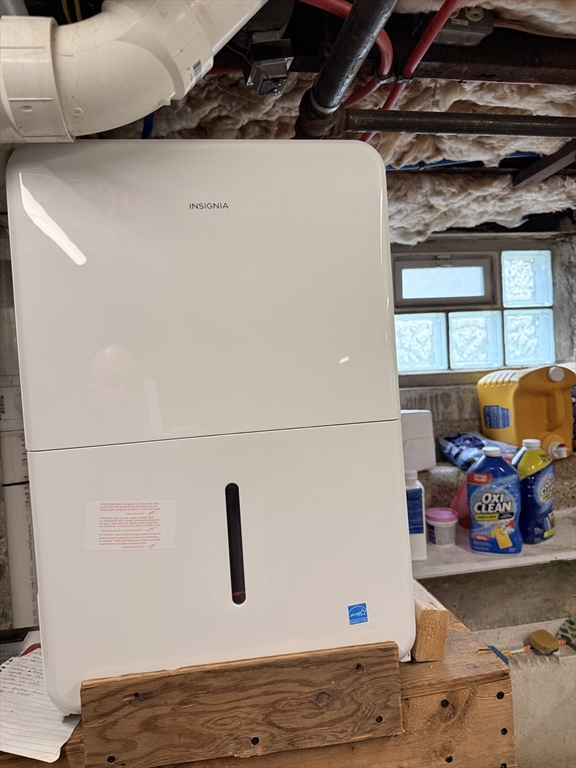 New Bedford, Massachusetts 02740, United States, 8 Bedrooms Bedrooms, ,3 BathroomsBathrooms,Residential,Pending,108333