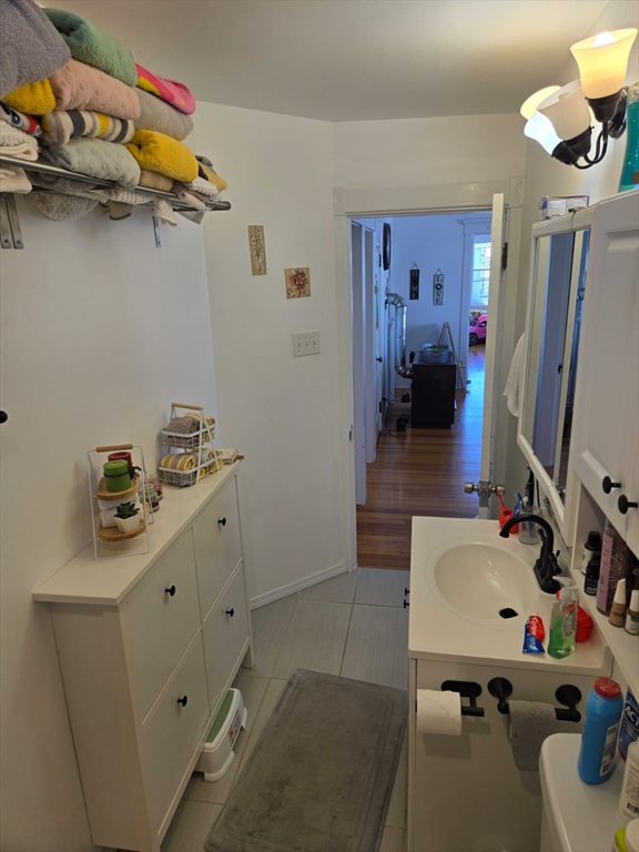 New Bedford, Massachusetts 02740, United States, 8 Bedrooms Bedrooms, ,3 BathroomsBathrooms,Residential,Pending,108333