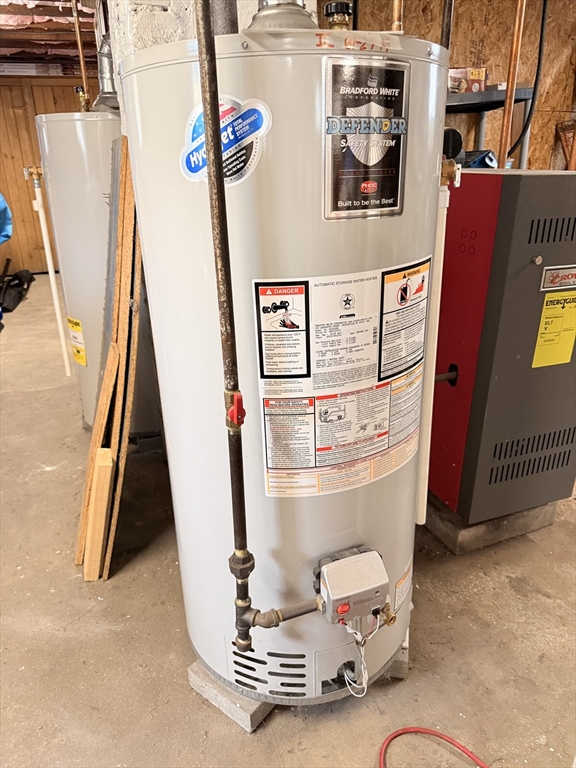 New Bedford, Massachusetts 02740, United States, 8 Bedrooms Bedrooms, ,3 BathroomsBathrooms,Residential,Pending,108333