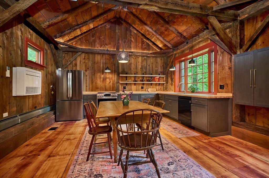 102 Chestnut Hill Loop