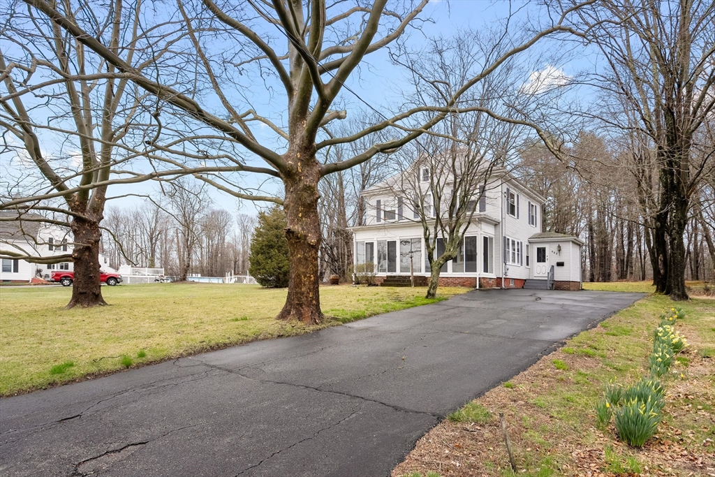 152 Center St