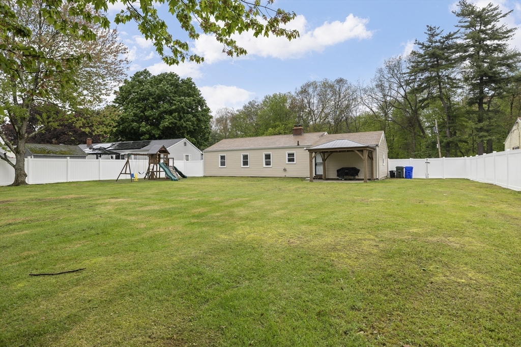 376 Hermitage Dr, Springfield, MA Photo #33