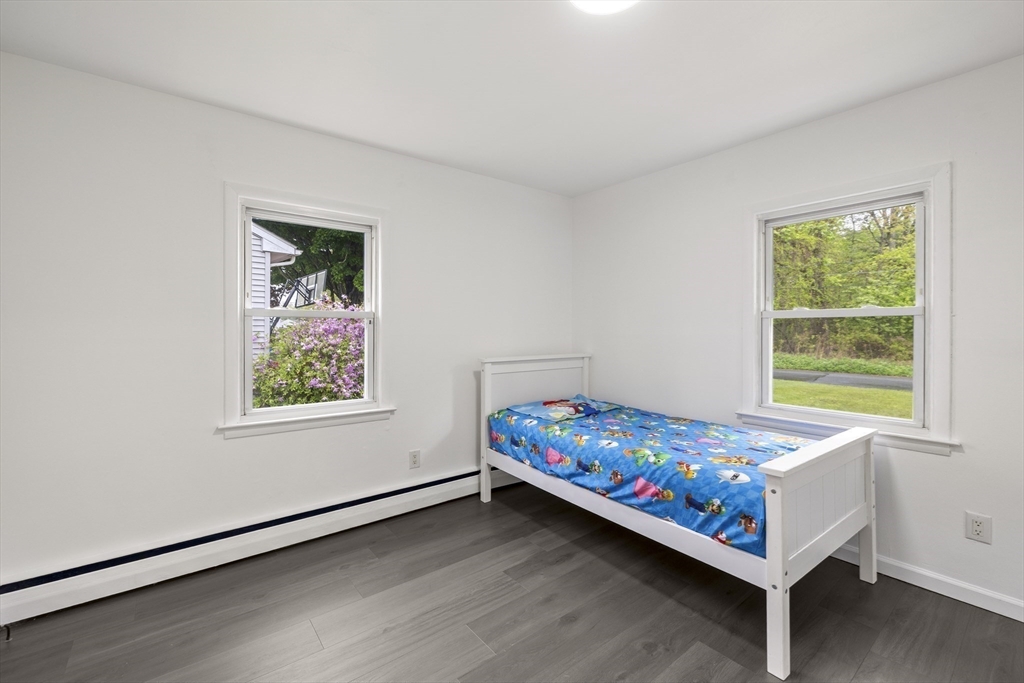 376 Hermitage Dr, Springfield, MA Photo #25