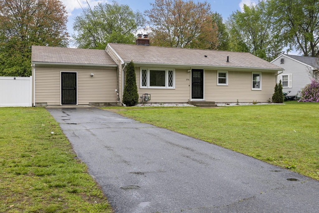 376 Hermitage Dr, Springfield, MA Photo #4