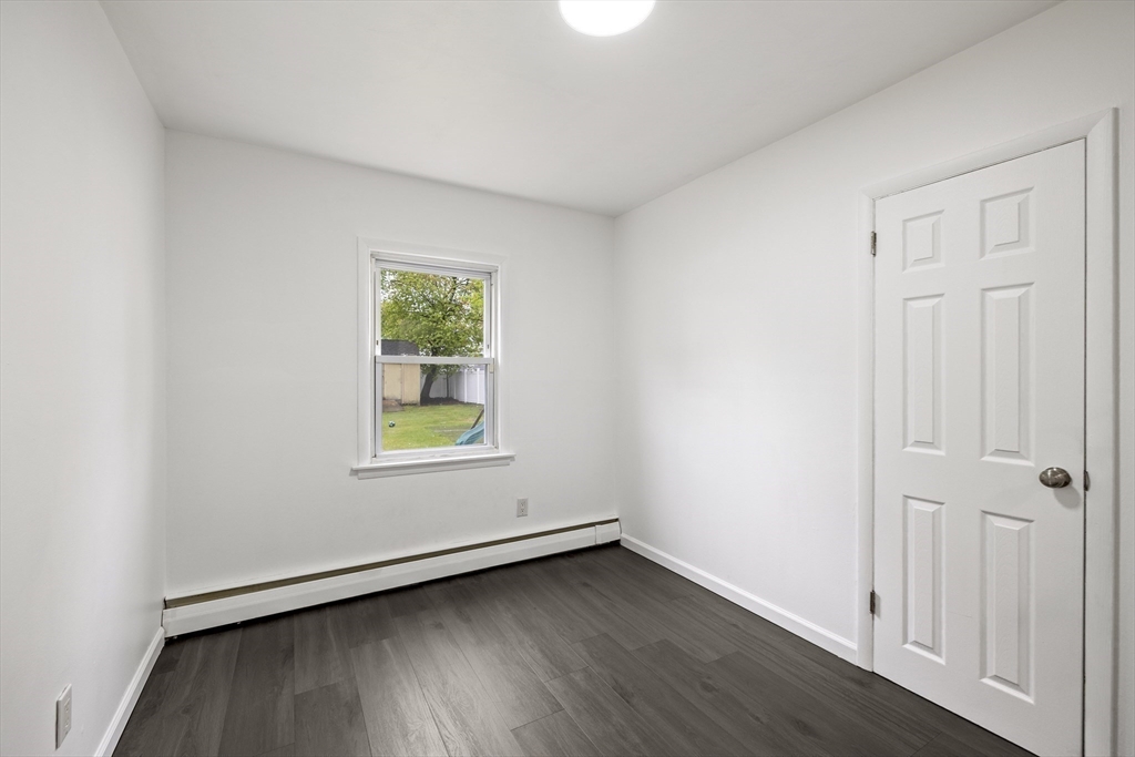 376 Hermitage Dr, Springfield, MA Photo #24