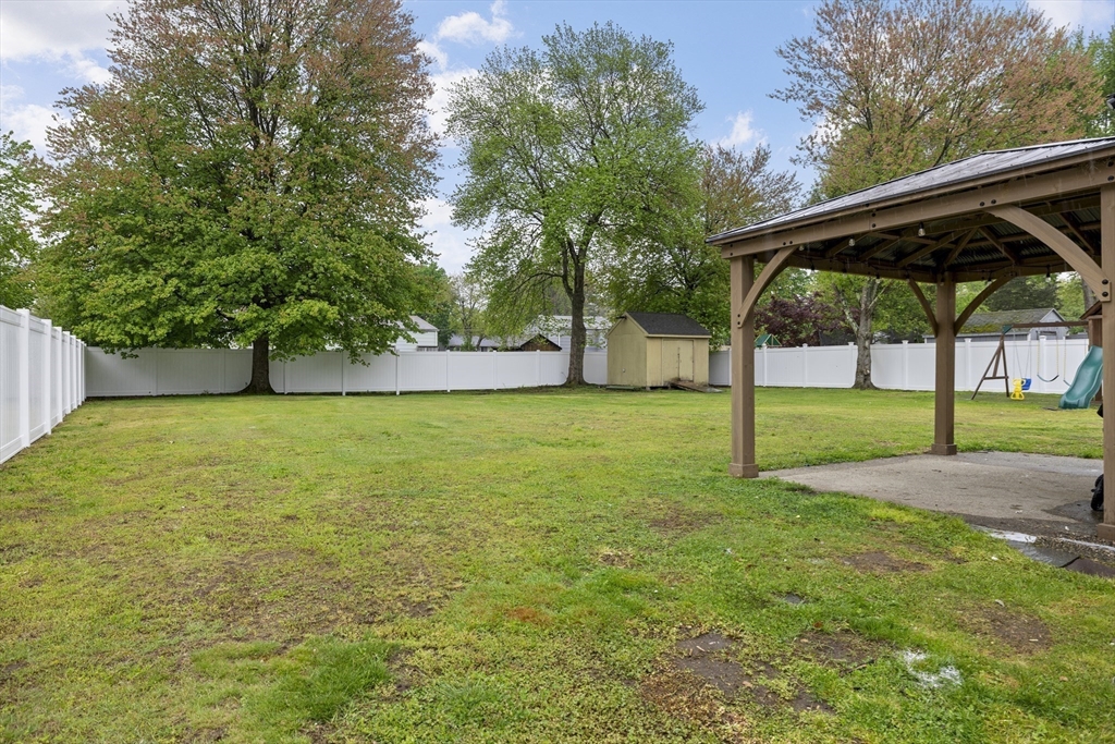 376 Hermitage Dr, Springfield, MA Photo #32