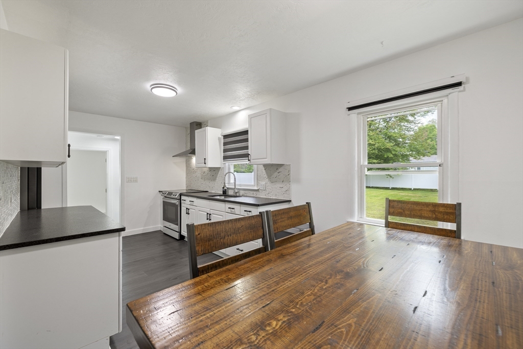 376 Hermitage Dr, Springfield, MA Photo #8