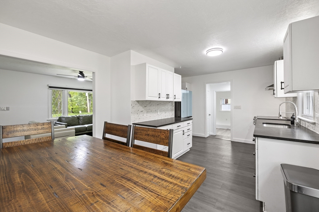 376 Hermitage Dr, Springfield, MA Photo #9