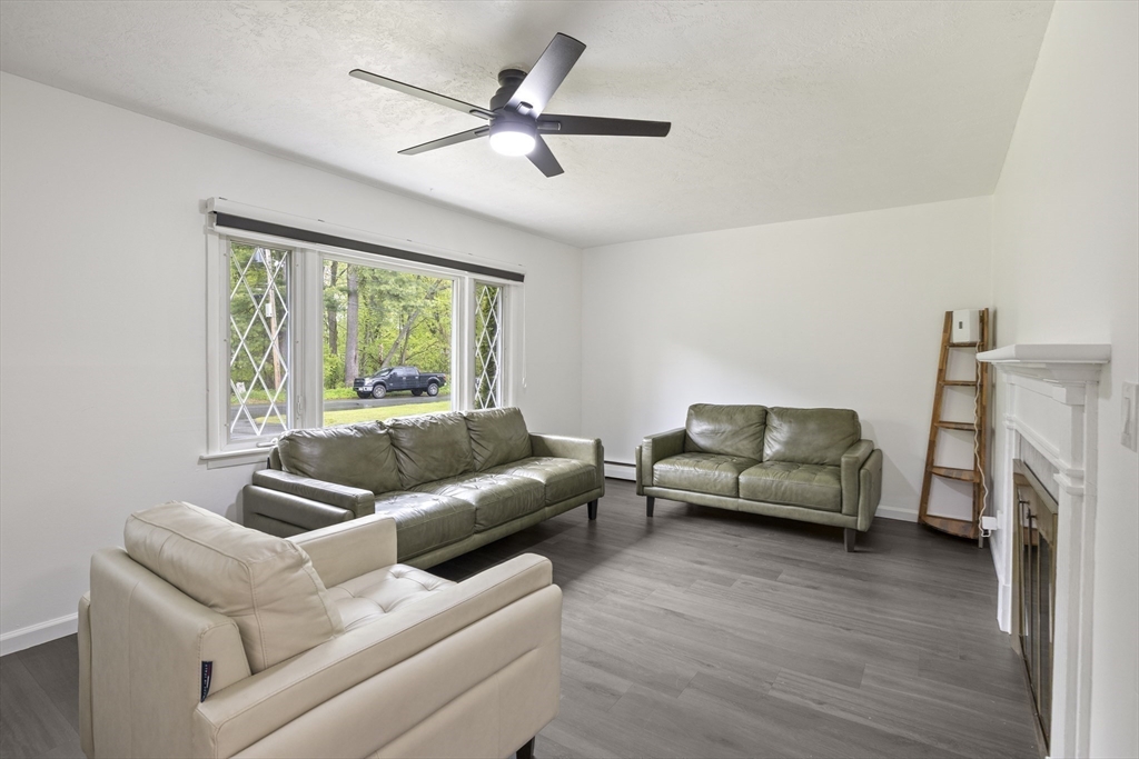 376 Hermitage Dr, Springfield, MA Photo #15