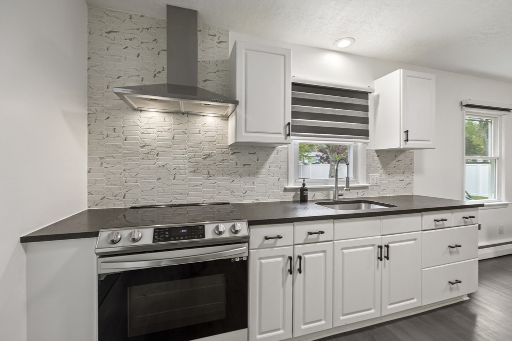 376 Hermitage Dr, Springfield, MA Photo #6