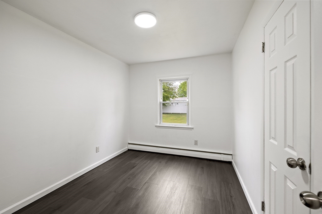 376 Hermitage Dr, Springfield, MA Photo #22
