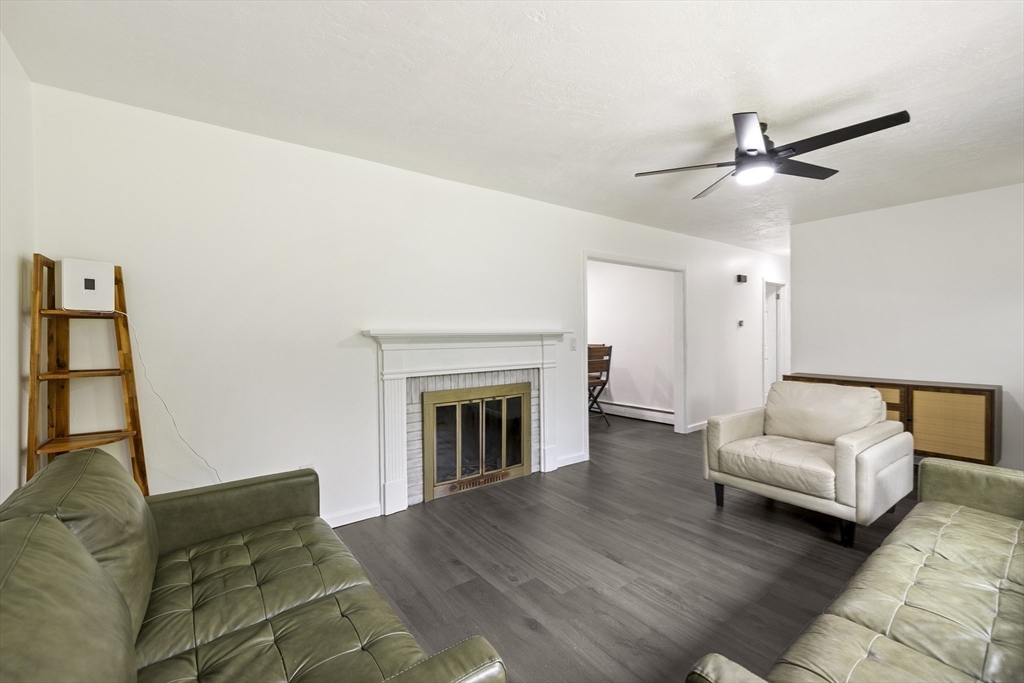 376 Hermitage Dr, Springfield, MA Photo #14