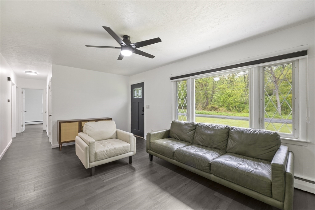 376 Hermitage Dr, Springfield, MA Photo #13
