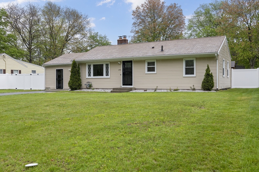 376 Hermitage Dr, Springfield, MA Photo #2