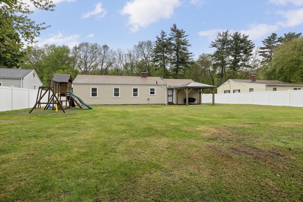 376 Hermitage Dr, Springfield, MA Photo #34
