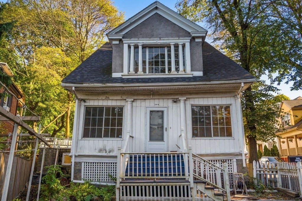 Photo of 244 Jamaicaway, Boston, MA 02130 (MLS # 73595385)