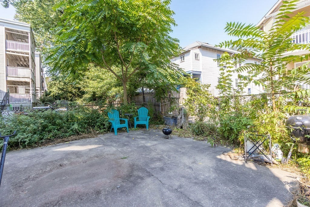 Boston, Massachusetts 02131, United States, 3 Bedrooms Bedrooms, ,2 BathroomsBathrooms,Residential,Active,81301