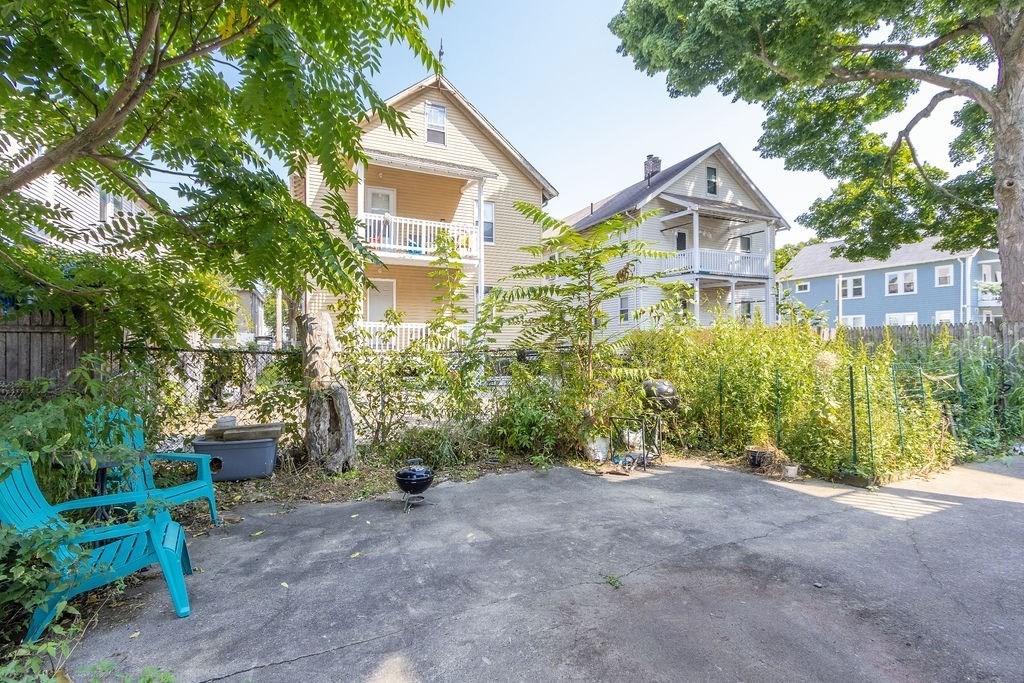 Boston, Massachusetts 02131, United States, 3 Bedrooms Bedrooms, ,2 BathroomsBathrooms,Residential,Active,81301