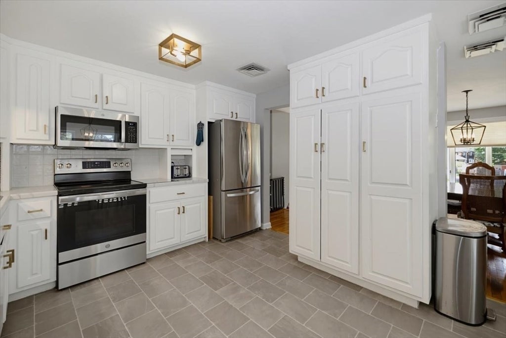 3 Bonnie Ln, Billerica, MA, 3 Bonnie Ln, Billerica, MA Photo #4
